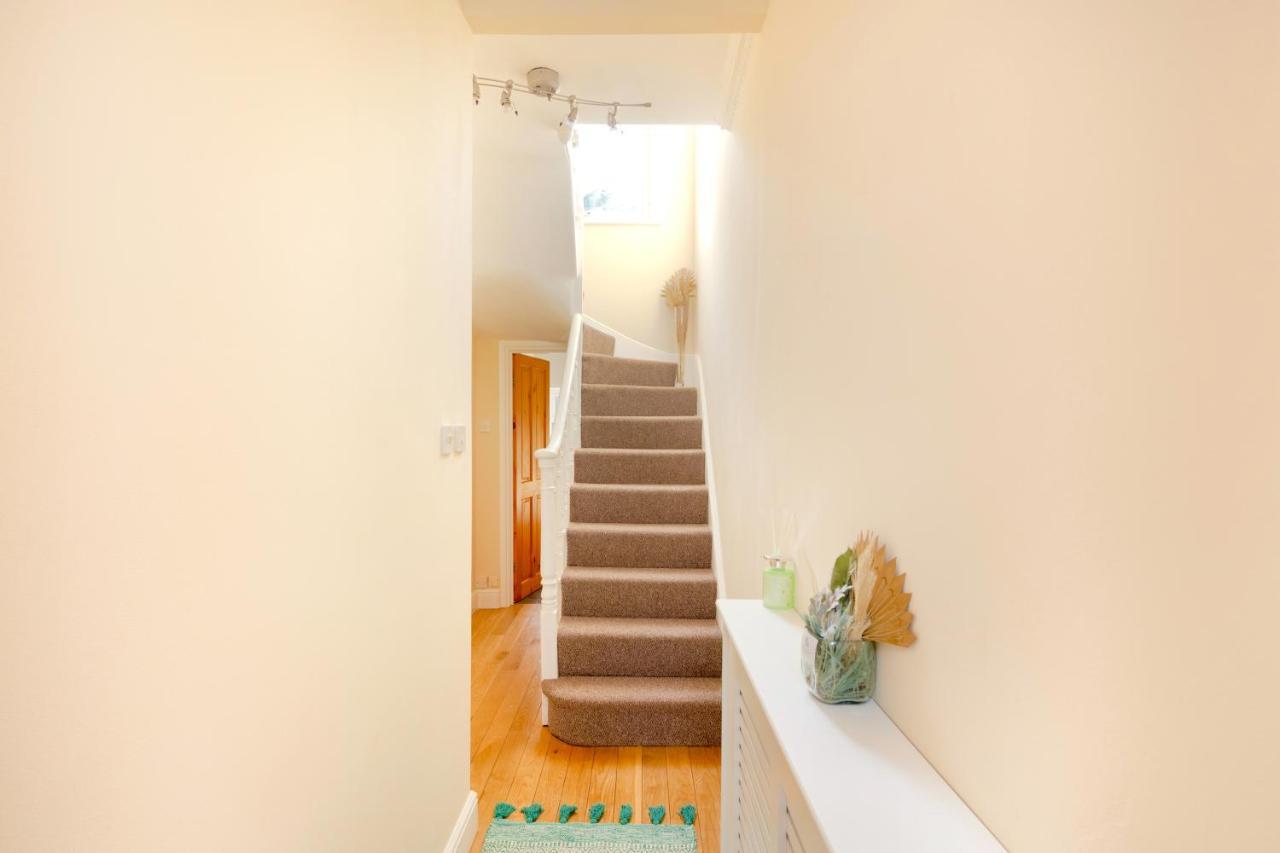 Stylish House In Wimbledon Villa London Exterior photo